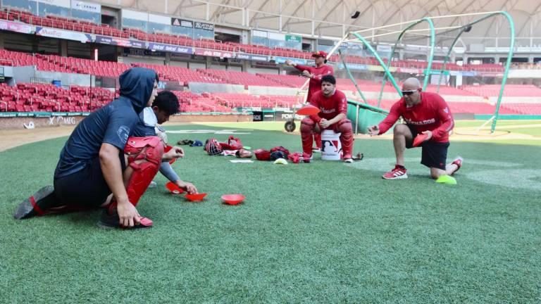 Héctor Paéz se quedó en Mazatlán para seguir con los entrenamientos con los peloteros jóvenes de Venados.