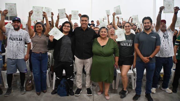 Entregan Imdem e Icatsin constancias a más de 70 entrenadores.