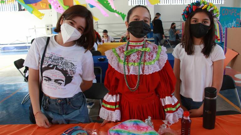 Comparten las tradiciones mexicanas en la Activa