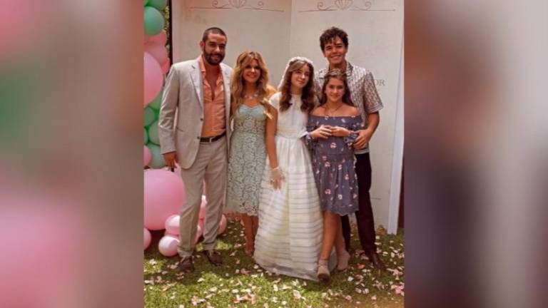 Hija de Itatí Cantoral realiza su primera comunión y Gloria Trevi funge como madrina.