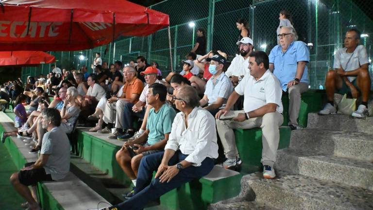 La afición mazatleca responde con entusiasmo en las tribunas del Torneo Internacional de Tenis M15.