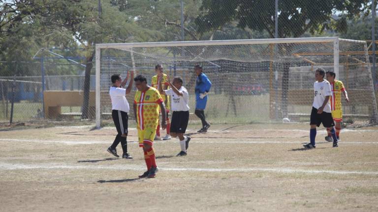 Deportivo Muralla vence a Coras de Nayarit en partido de veteranos