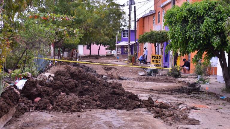 Trabajos de rehabilitación de drenaje en el Infonavit Alarcón.