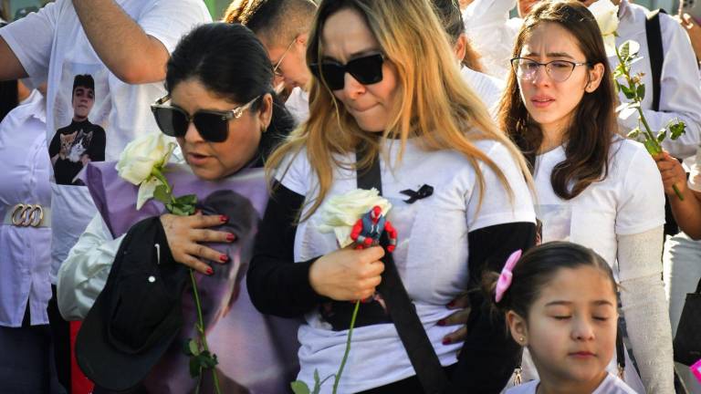 ‘Que ninguna madre sienta el mismo sufrimiento que yo’; honran memoria de Ricardo Mizael y exigen paz en Sinaloa