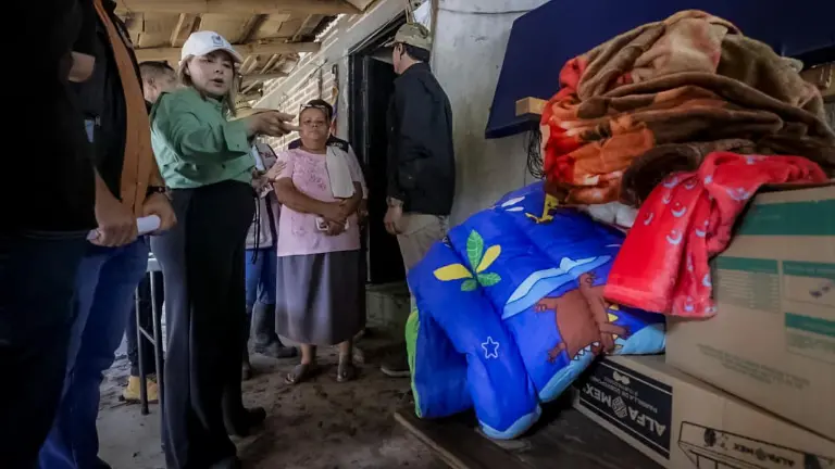 La Gobernadora de Sinaloa Yeraldine Bonilla Valverde entregó la semana pasada apoyos a damnificados en Mocorito.