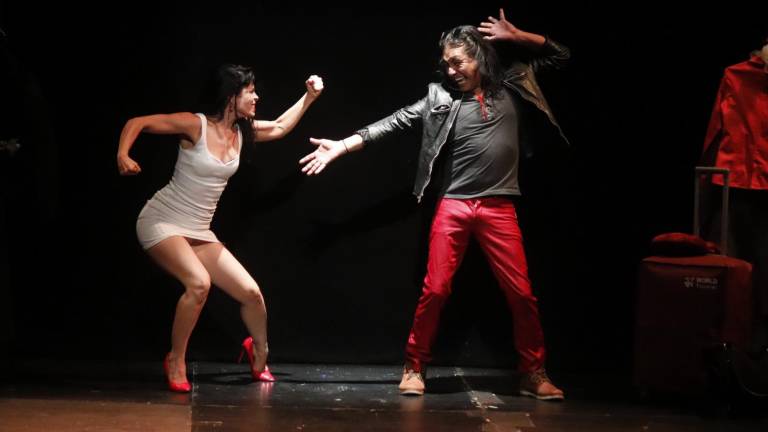 Edilyn Zatarain y Claudio Trejo protagonizan la obra ‘Mermelada de fresa’.