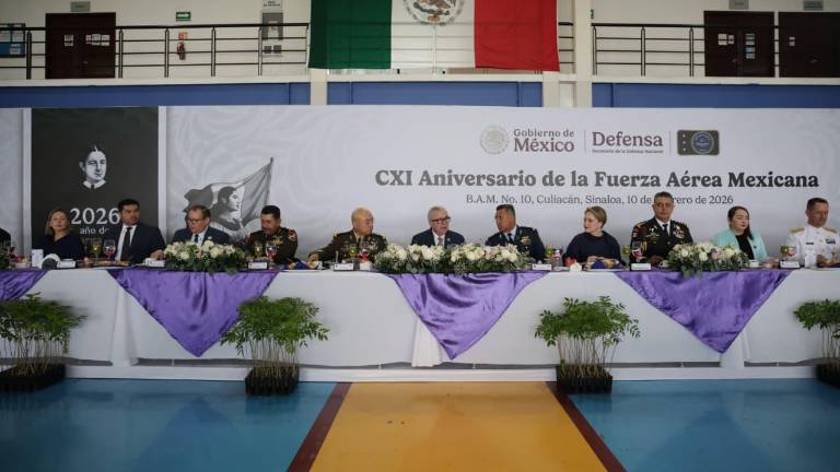 Ceremonia oficial para conmemorar a la Fuerza Aérea Mexicana en Culiacán.