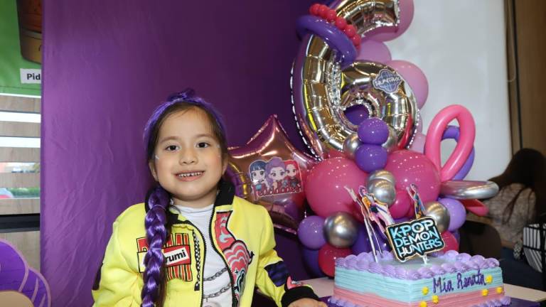 Mía Renata Lázaro Aguilar fue Rumi de Las Guerreras del K-pop en cumpleaños número 6.