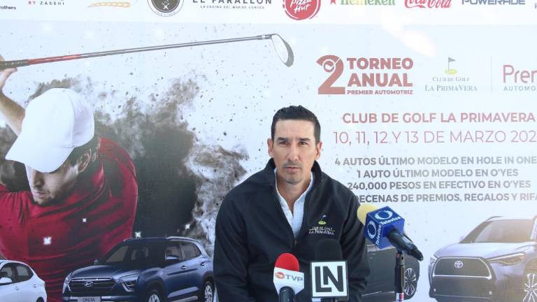 David Vega comparte detalles del torneo de golf.