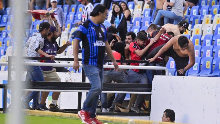 Protección Civil de Querétaro reporta 22 heridos por gresca en Estadio Corregidora