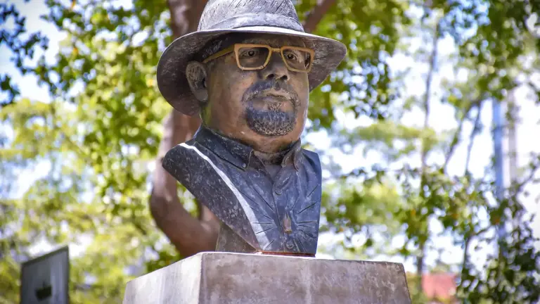 En Culiacán Javier Valdez es recordado con un busto en su honor.