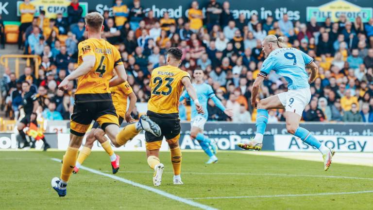 Erling Haaland marca el segundo gol del Manchester City.
