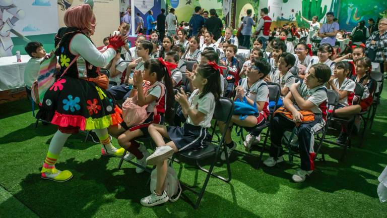 Cuentacuentos y talleres temáticos fueron actividades que disfrutaron los niños y niñas asistentes.