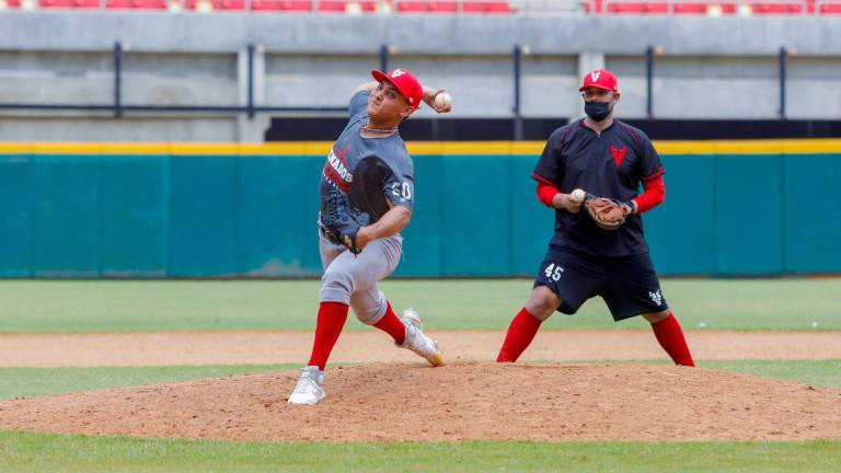 El mazatleco Marco Patiño afinó detalles y está listo para arrancar la temporada en Dominicana.