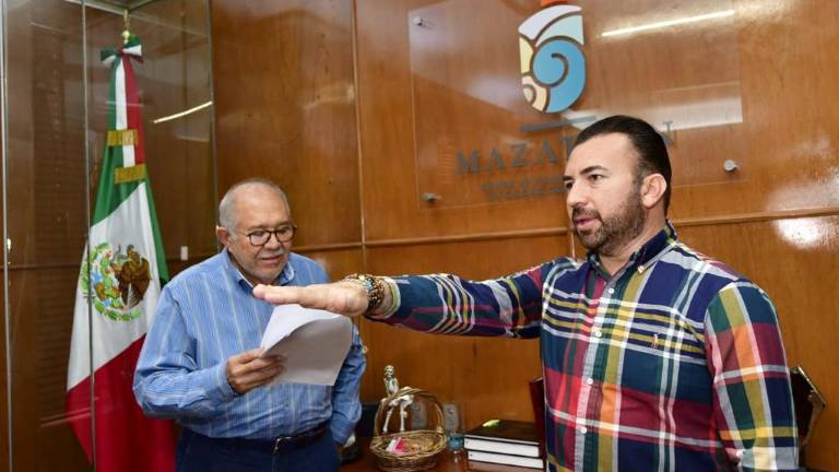 El Alcalde, Luis Guillermo Benitez quien en su función como Presidente del consejo, realizó la toma de protesta a José Ángel Tostado como Director General del Instituto Municipal de Cultura, Turismo y Arte de Mazatlán.