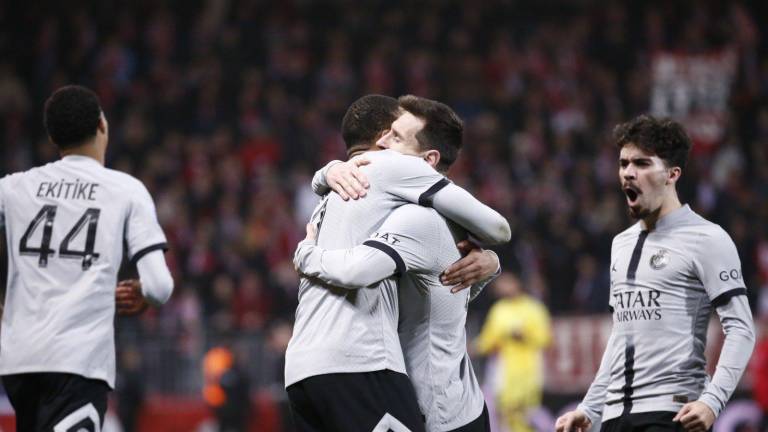 Kylian Mbappé y Lionel Messi festejan el gol del triunfo.