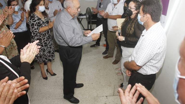 ‘El Químico’ recibe constancia de mayoría como Alcalde de Mazatlán