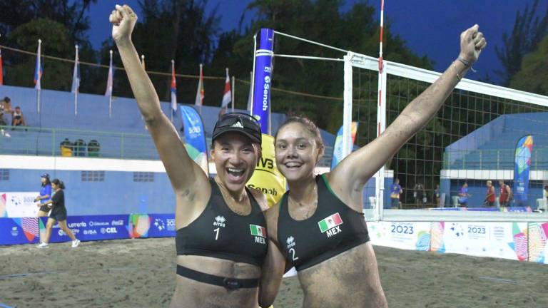 Atenas Gutiérrez y Abril Flores se mostraron felices por su triunfo.