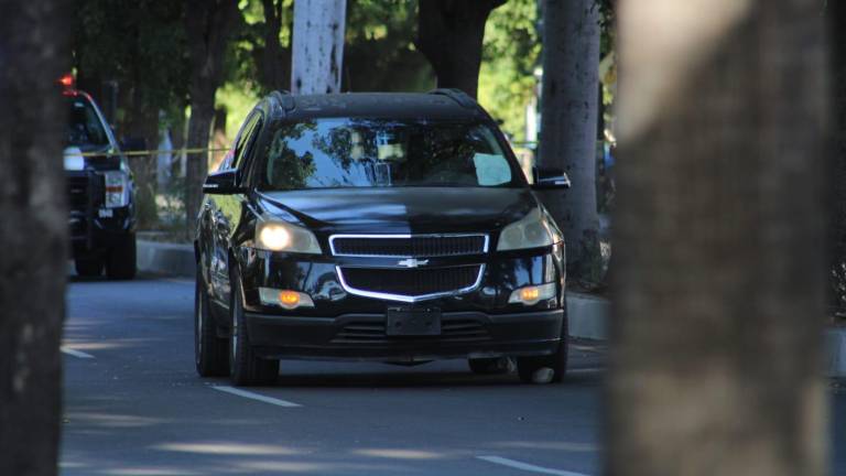 Autoridades acordonaron el Paseo Niños Héroes tras el ataque armado en el que perdió la vida un músico de 41 años.