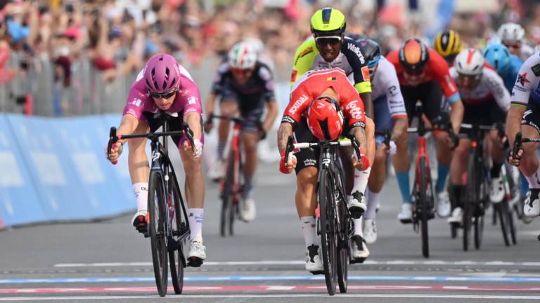 Arnaud Démare repite victoria en el Giro de Italia