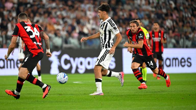 Juventus y Milán empatan a un gol.