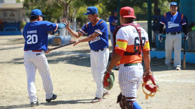 Casita del Plomero ‘explota’ su ofensiva en Beisbol del Chololos