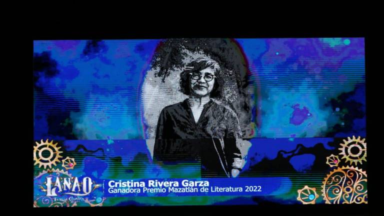 Dedica la escritora Cristina Rivera el Premio Mazatlán de Literatura a su hermana, Liliana