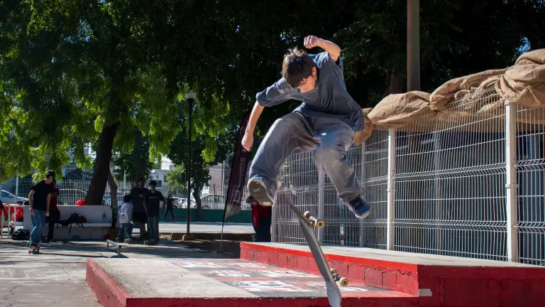Con gran entusiasmo y participación, se llevó a cabo la exhibición de Skateboarding Ecko y la inauguración del Skate Park del Centro Cívico Constitución.