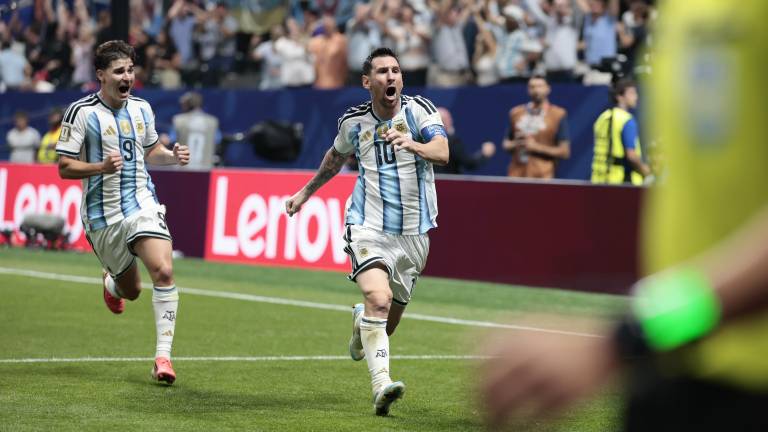 Argentina volvió a sufrir más de lo esperado, pero siguió en el camino mundialista.
