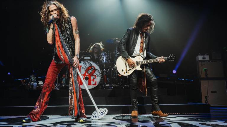 Sufre Steven Tyler, vocalista de Aerosmith, lesión en sus cuerdas vocales