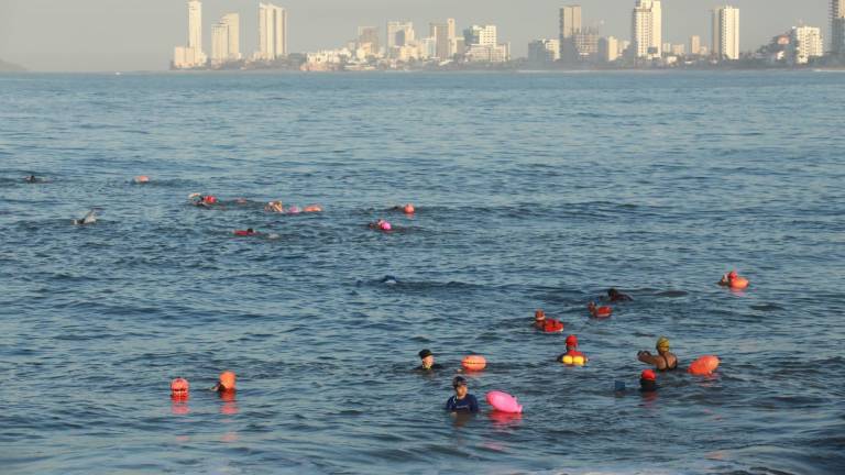 Los nadadores realizaron un trayecto de 5.5 kilómetros aproximadamente.
