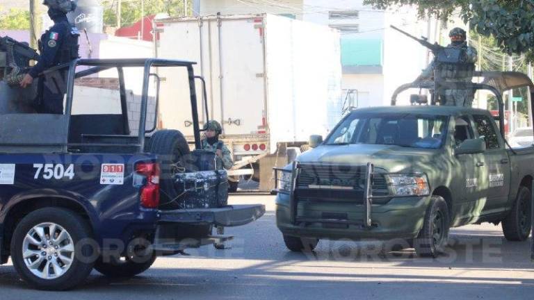 Diferentes corporaciones mantienen un operativo en el Fraccionamiento Villa del Real, en Culiacán.