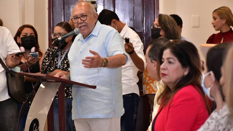El Alcalde de Mazatlán, Luis Guillermo Benítez Torres, en un evento sobre Transparencia.