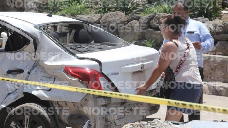El auto de Natalí Páez fue uno de los cinco vehículos dañados tras el derrumbe.