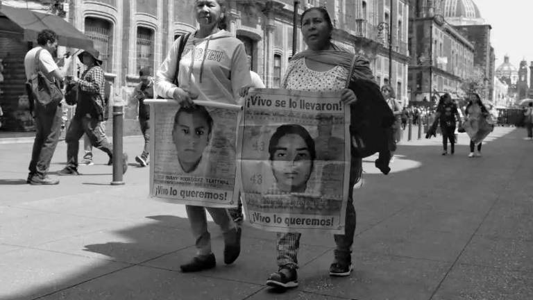 Otro grupo de padres y madres de los 43 normalistas desaparecidos reprocharon que el organismo defensor de derechos humanos “no está del lado de las víctimas”.