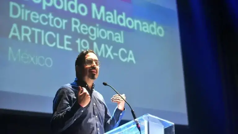 Leopoldo Maldonado, director regional de Article 19, advirtió que en América Latina existe una tendencia compartida para deslegitimar la crítica y controlar la información.