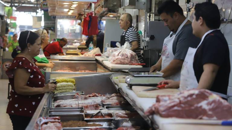 Durante el mes de octubre, el precio de la canasta básica en México se ubicó entre los 931.80 y los 755.10 pesos por familia, según datos de la Procuraduría Federal del Consumidor.