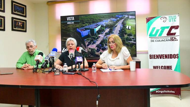 Ana Lucía Escobar Chávez, Rectora de la UTC, detalla las opciones que ofrece la institución.