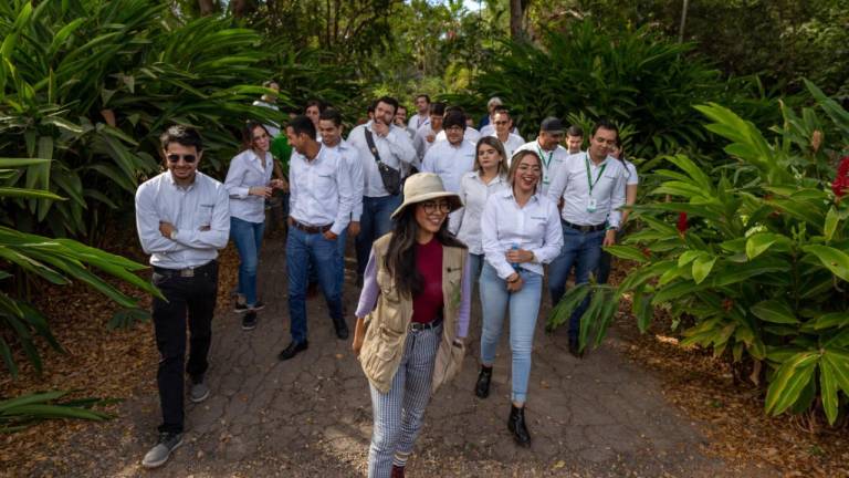 Personal de biología de la Sociedad Botánica y Zoológica de Sinaloa que atienden el Jardín Botánico de Culiacán.