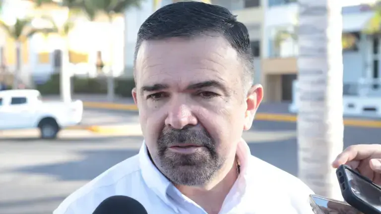 El coordinador de Protección Civil en Mazatlán, Óscar Roberto Osuna Tirado, llama a no usar pirotecnia para evitar accidentes.
