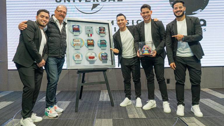 La Arrolladora Banda El Limón.