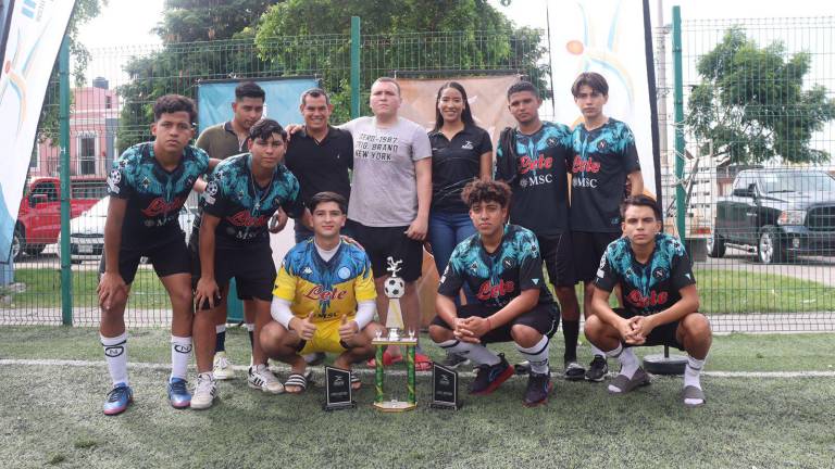 Premian a lo mejor del Torneo de Futbol López Mateos Sabatino