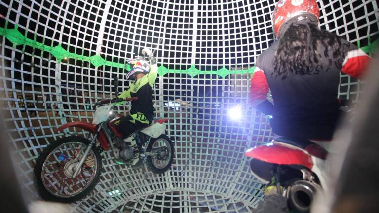 Los “Locos Riders” brindaron un show cargado de riesgo, velocidad y destreza.