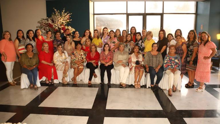 Esposas de integrantes del Colegio de Ingenieros Civiles de Mazatlán protagonizaron una linda tarde de convivencia.