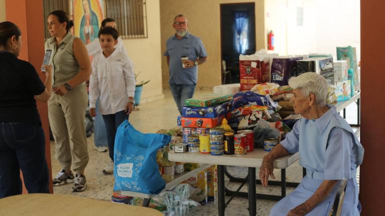 Entrega de donativos en la Ciudad de los Niños de Mazatlán.