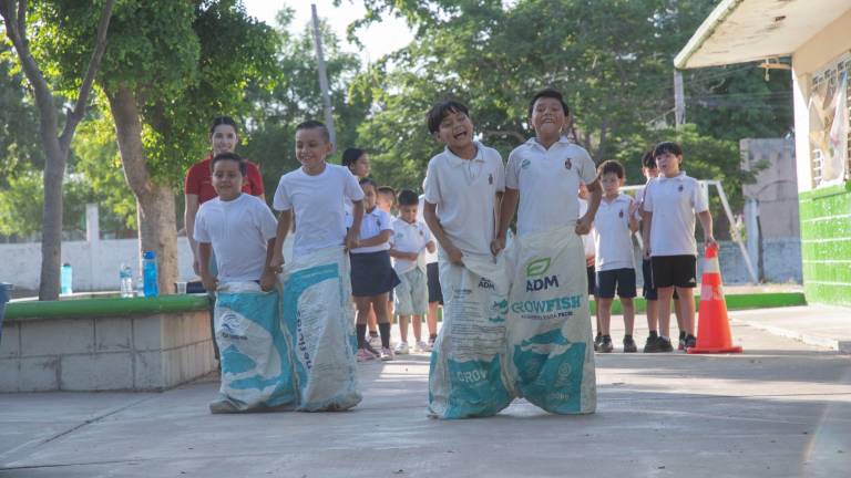 Los pequeños aprenden y se divierten.