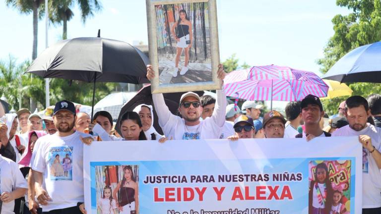 Familiares de Leydi y Alexa clamaron justicia por las niñas asesinadas en Badiraguato durante la marcha “Ya Basta” en Culiacán.
