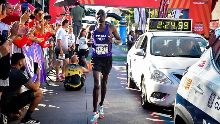 Alfred Kipserem gana la rama varonil de los 42K.