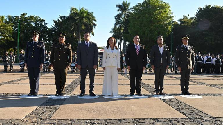 El Gobierno de Sinaloa realizó este sábado la ceremonia oficial por el 195 aniversario luctuoso de Vicente Guerrero y el 147 de Agustina Ramírez en la Plaza Cívica del Palacio de Gobierno en Culiacán.