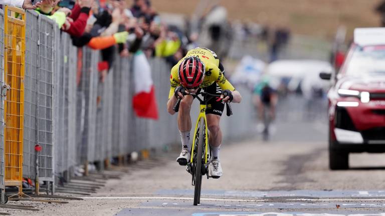 Con esta victoria, Vingegaard se confirma como el gran referente en la montaña y candidato firme a la maglia rosa.